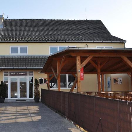 Sport Hotel Ostrov Trencin Luaran gambar
