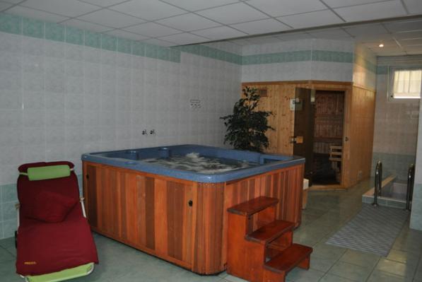 Sport Hotel Ostrov Trencin Luaran gambar