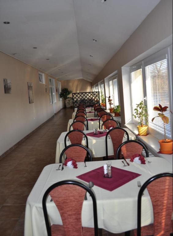 Sport Hotel Ostrov Trencin Luaran gambar